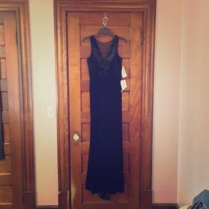 Black Velvet Night Way Gown